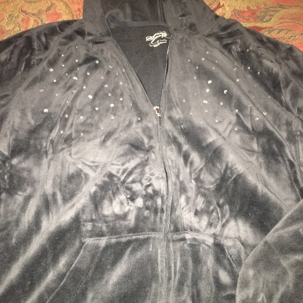 Black sweatshirt